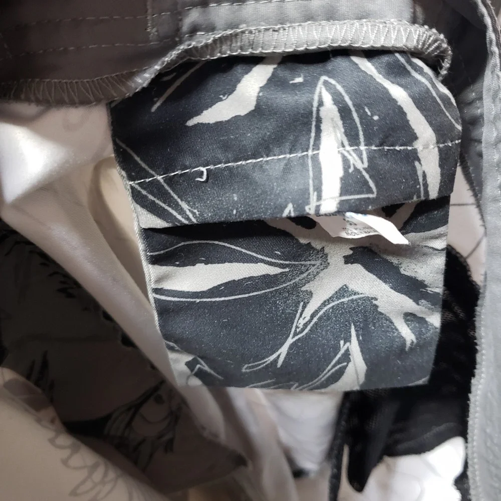 AFTCO Bluewater Shorts Mens 30 Black‎ White Hawaiian Floral Hibiscus Pockets